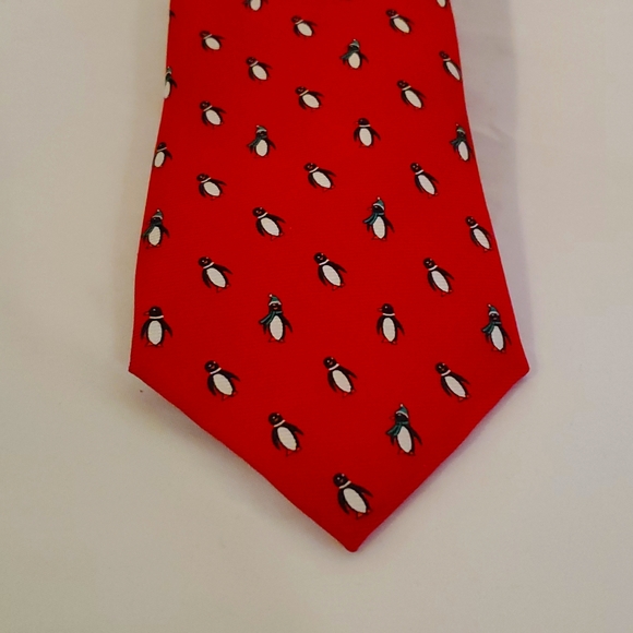 100% Silk Neck Tie Tommy Hilfiger Holiday Penguin Print Christmas Red - Picture 2 of 4